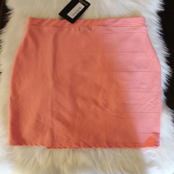 Pretty Little Thing, Peach Bandage Split mini skirt - Picture 3 of 8